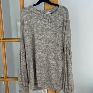 Like new, women’s size small lucky brand shirt in gray